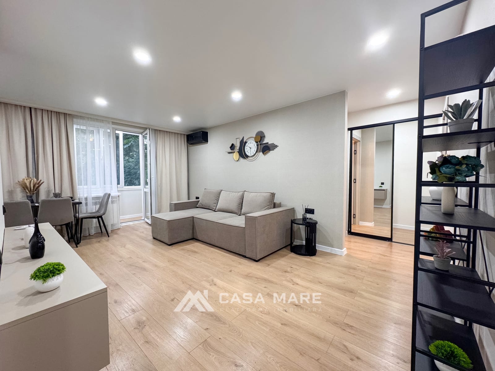 Apartament cu 2 camere, 60 m², Chișinău 1