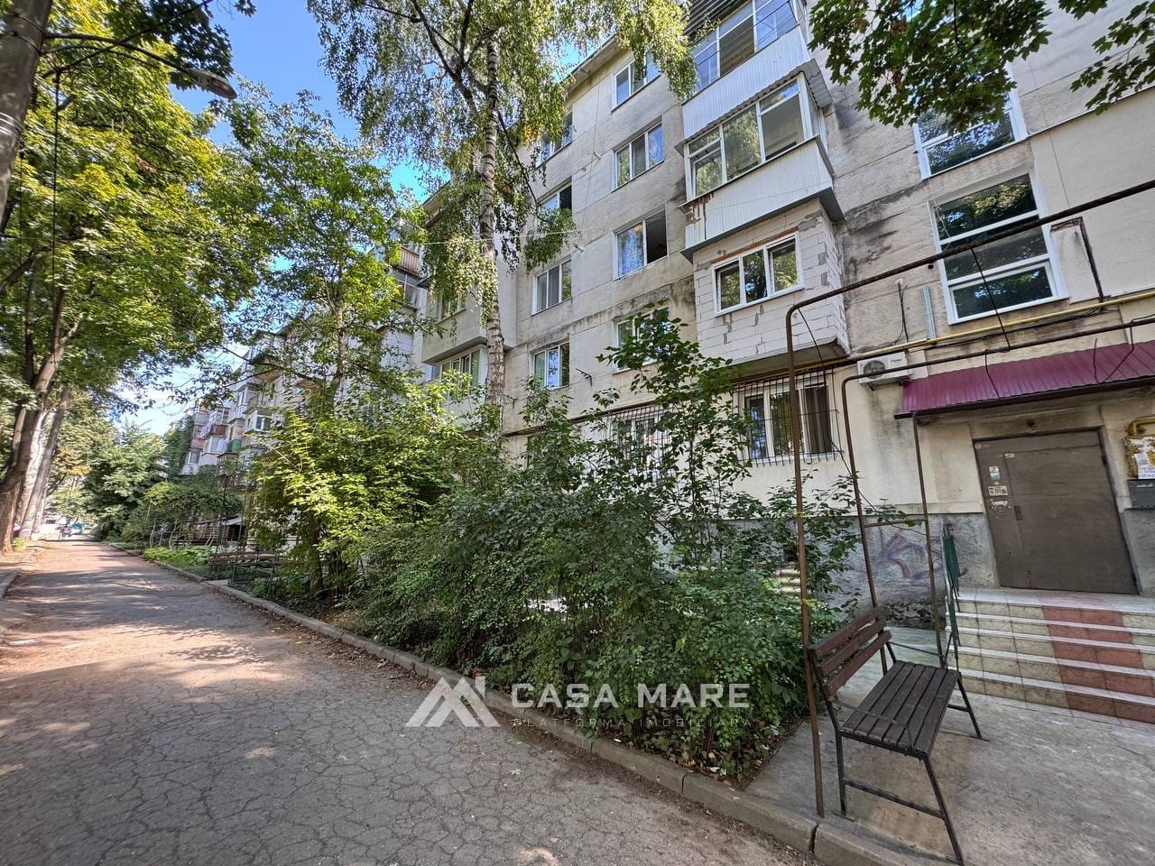 Apartament cu 2 camere, 69 m², Chișinău 1
