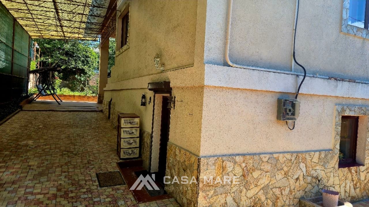 4-комнатный дом, 300 м², Яловены 2