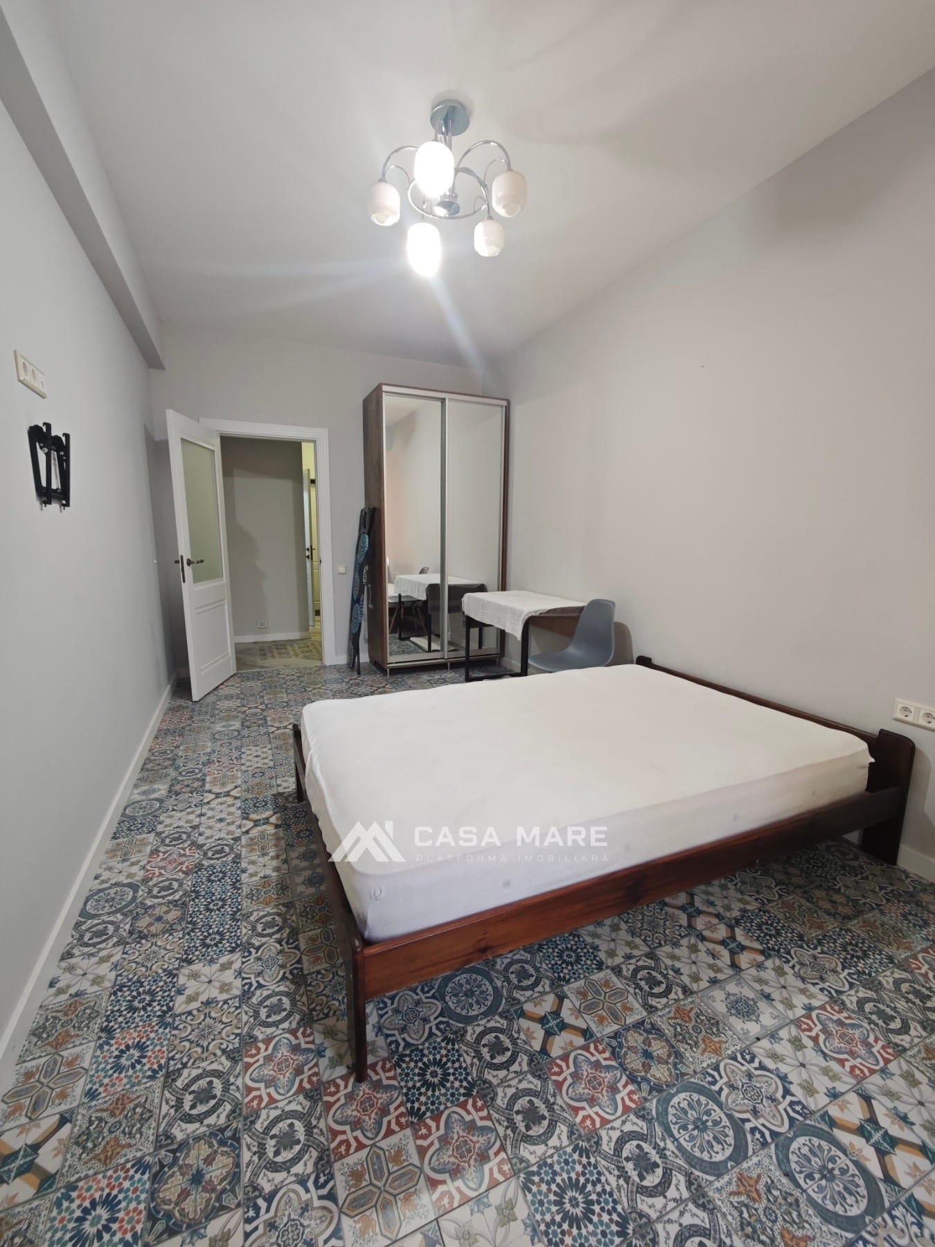 1-комнатная квартира, 54 м², Кишинёв 4