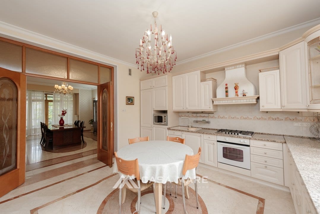 5-комнатный дом, 430 м², Кишинёв 5