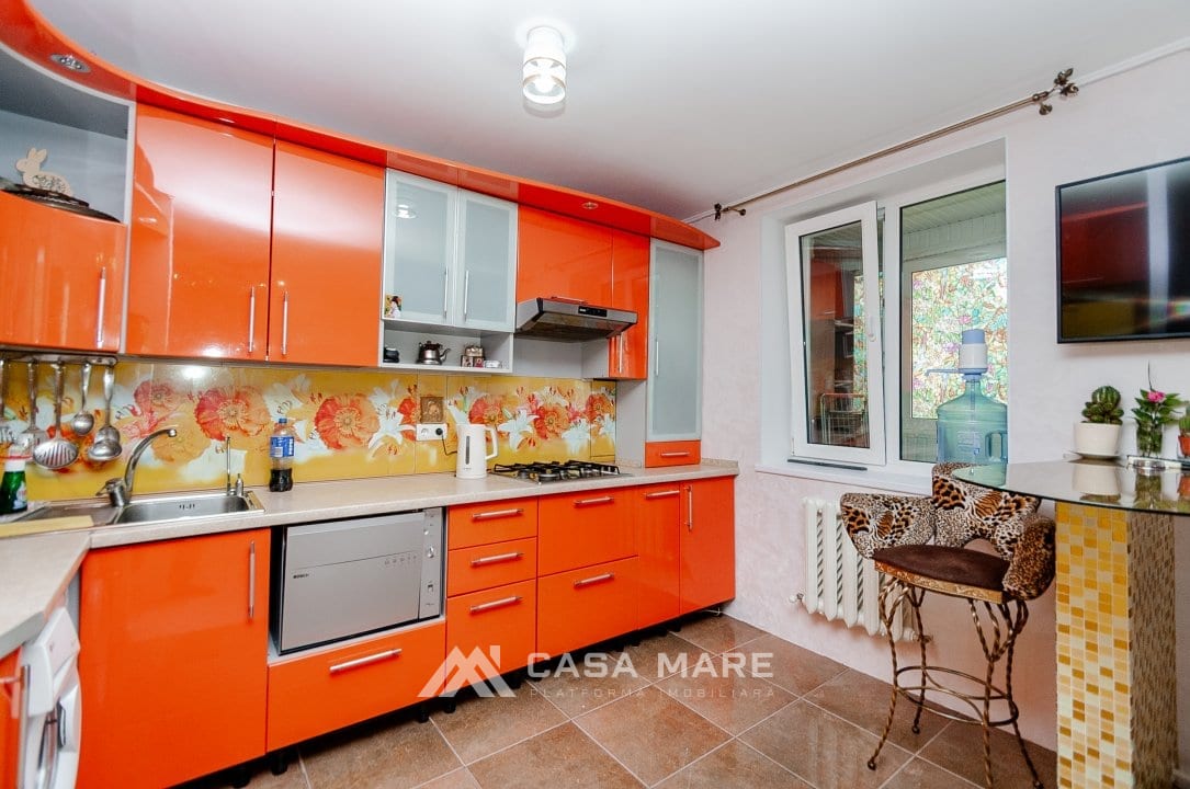 2-комнатная квартира, 72 м², Кишинёв 2