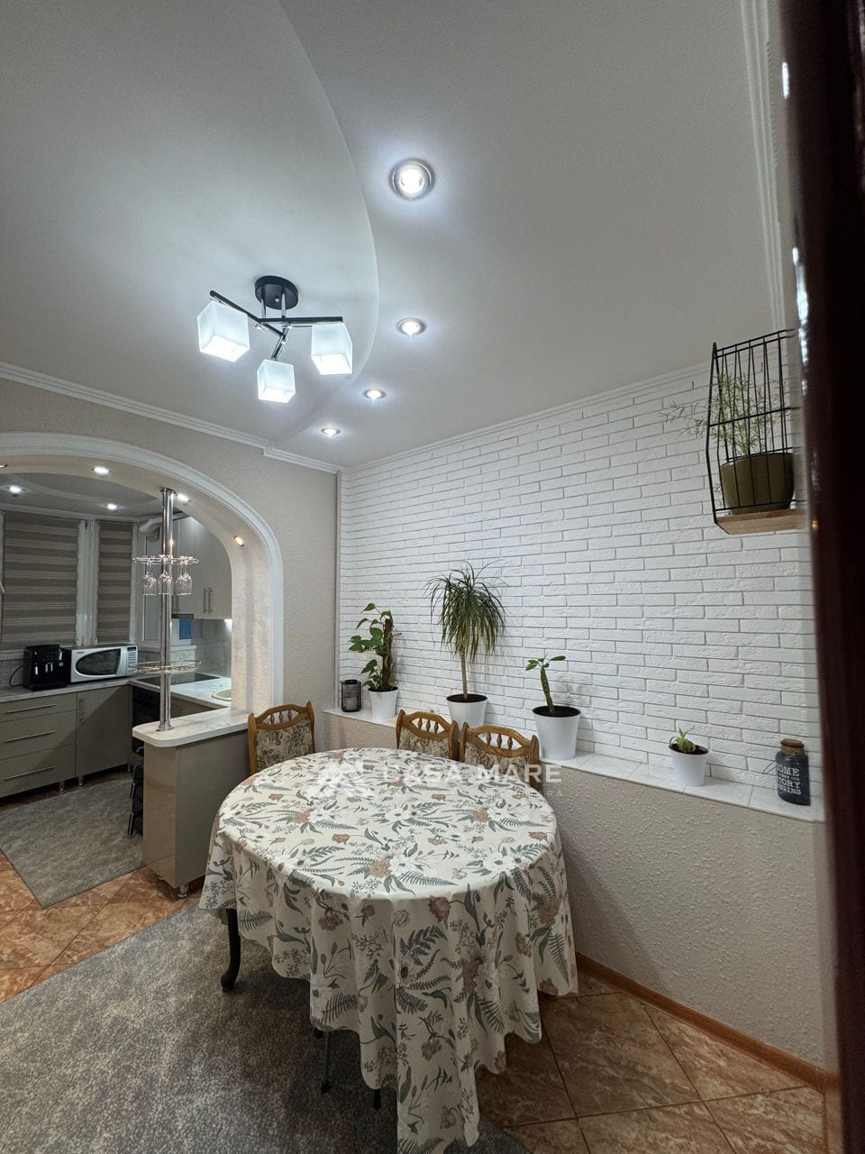 Apartament cu 2 camere, 55 m², Bălți 6