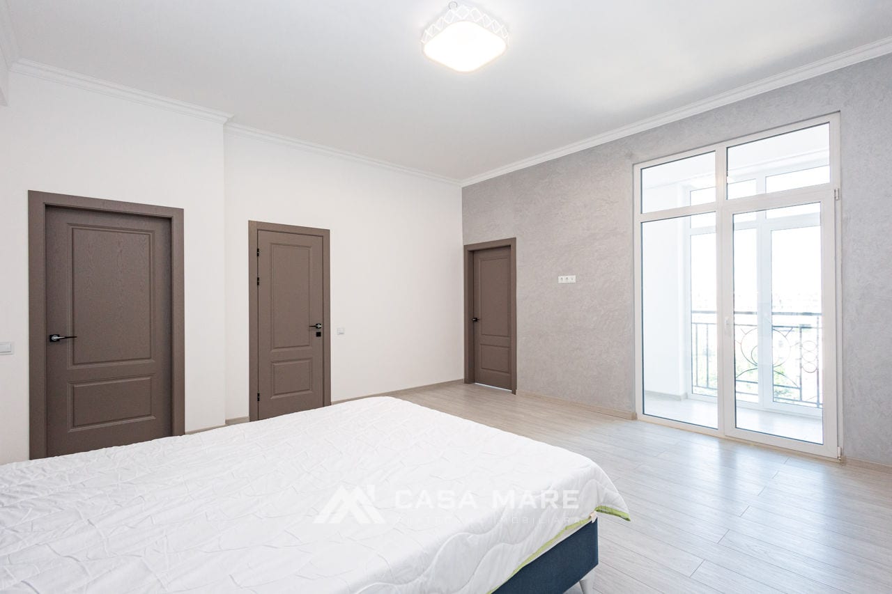 Apartament cu 3 camere, 143 m², Centru, Chișinău 2