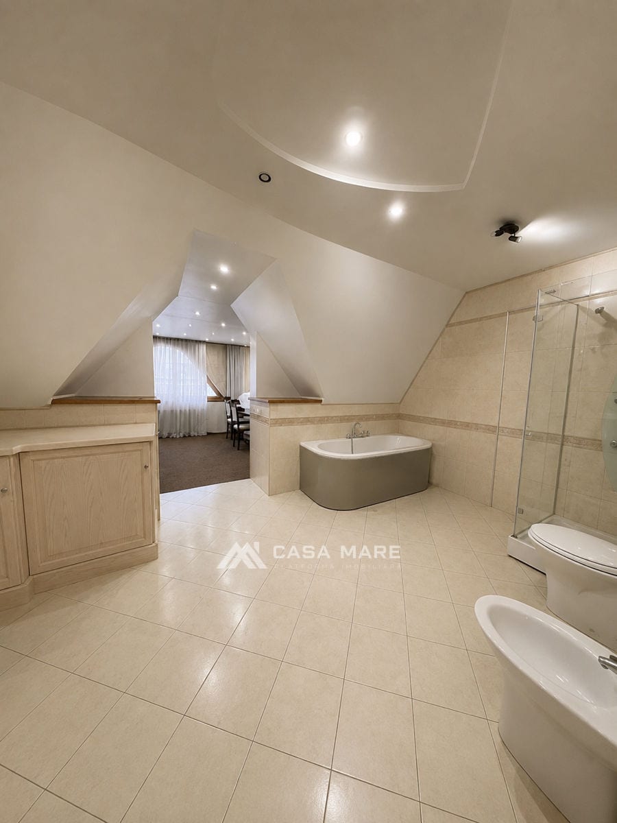 3-комнатная квартира, 250 м², Центр, Кишинёв 4