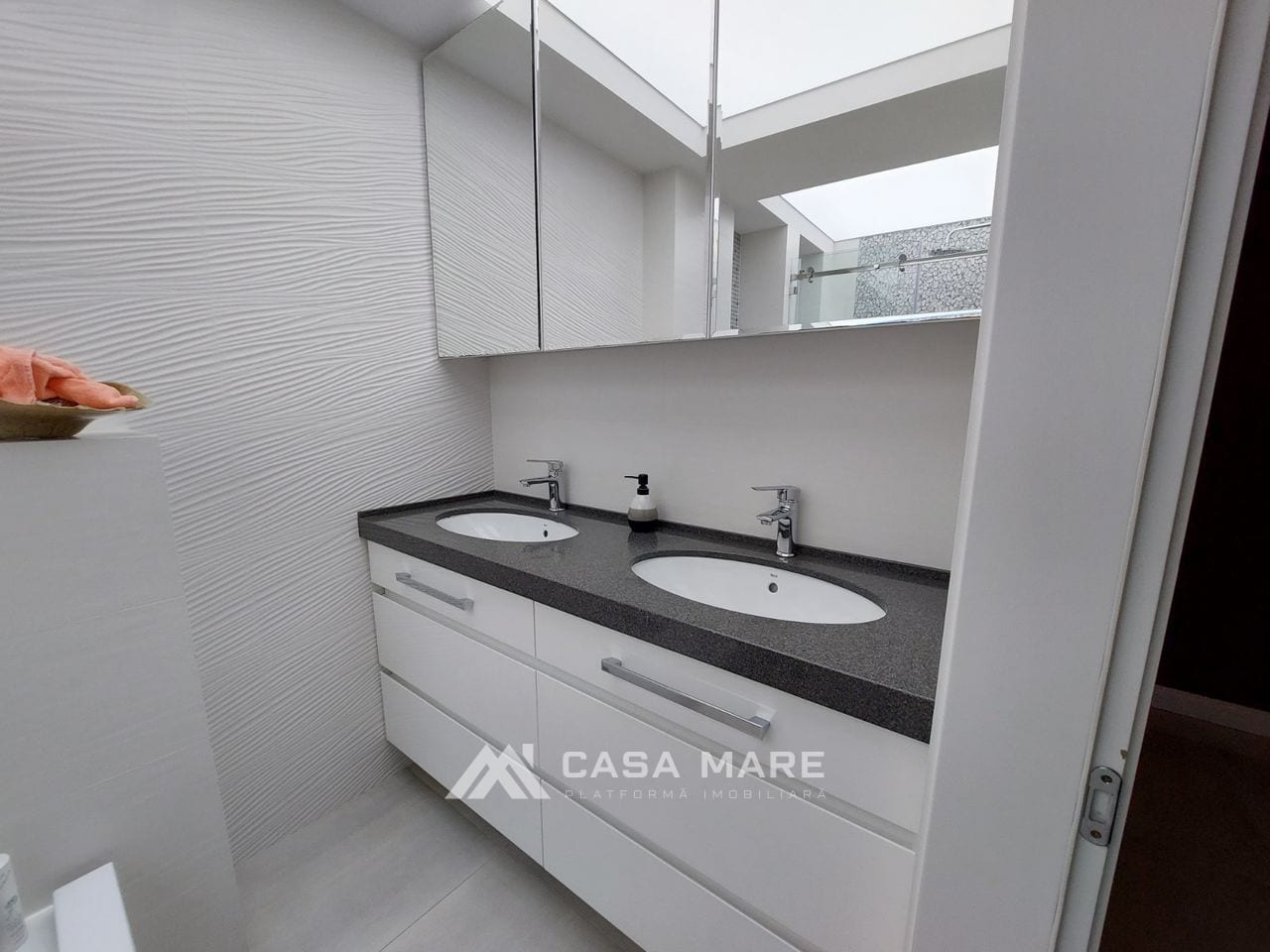 3-комнатная квартира, 150 м², Ватра 6