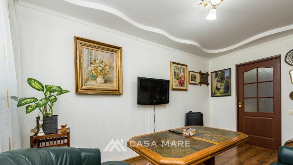 Apartament cu 3 camere, 74 m², Durlești 6