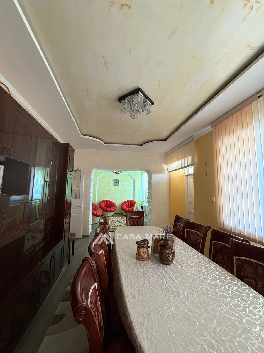Casă cu 6 camere, 200 m², Răscăieți 2