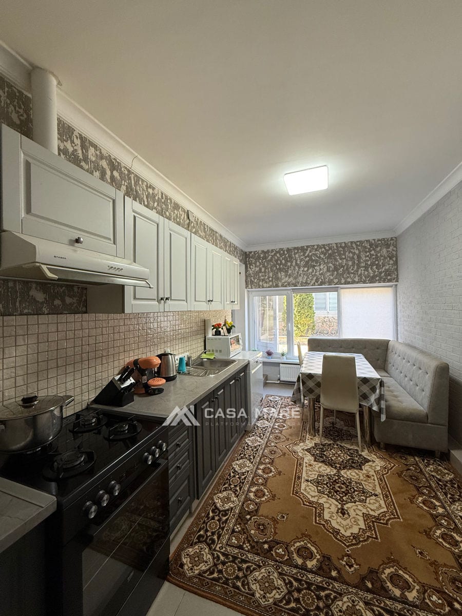 Casă cu 6 camere, 200 m², Răscăieți 1