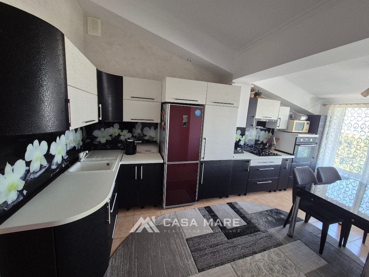 3-комнатная квартира, 109 м², Центр, Кишинёв 1