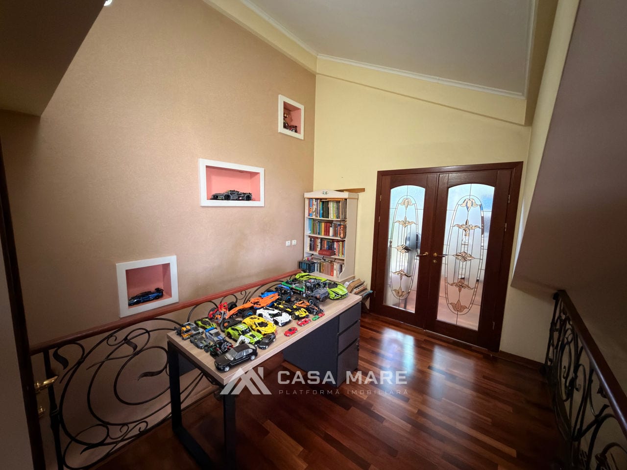 Apartament cu 3 camere, 158 m², Codru 11