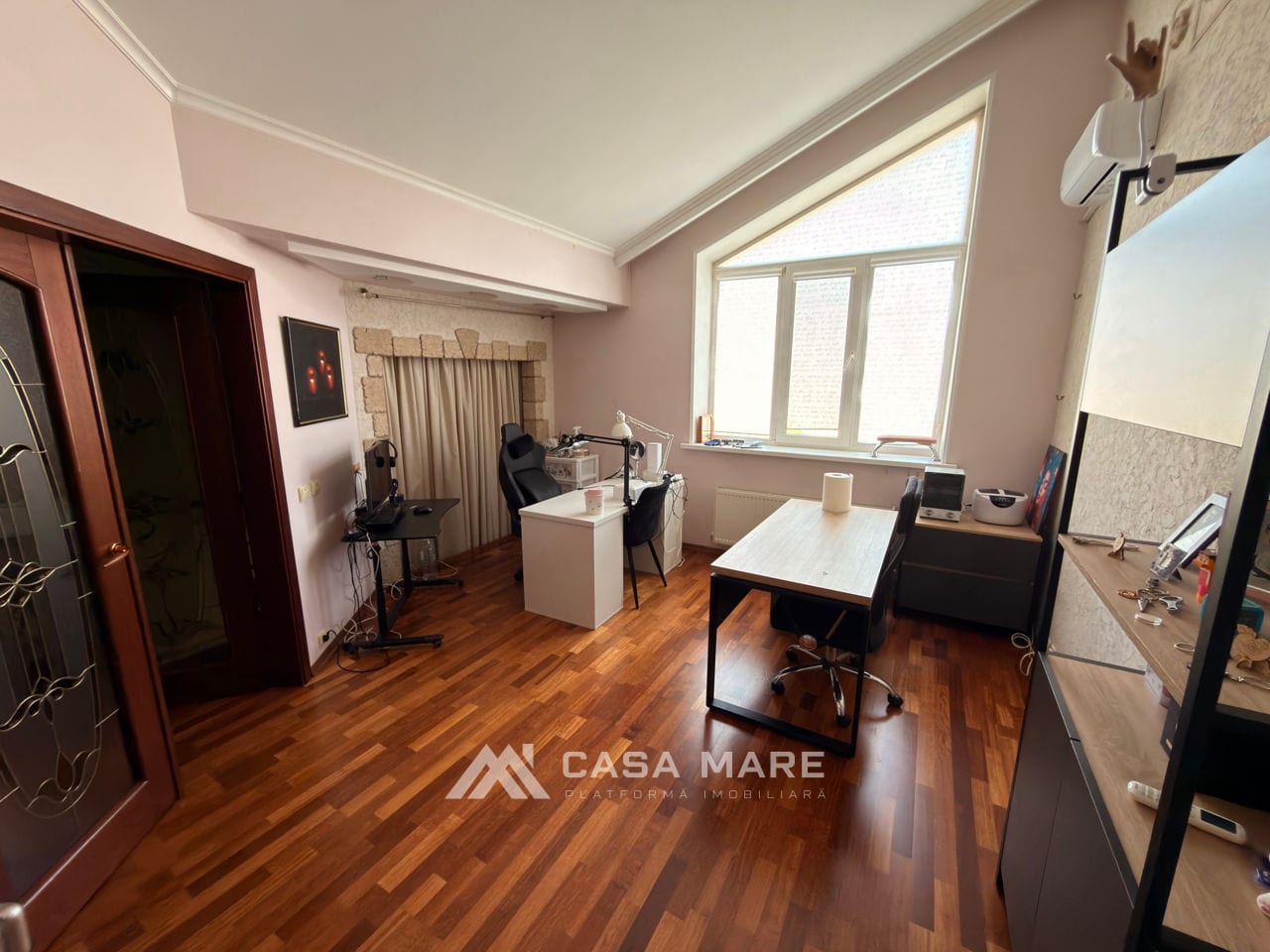 Apartament cu 3 camere, 158 m², Codru 5