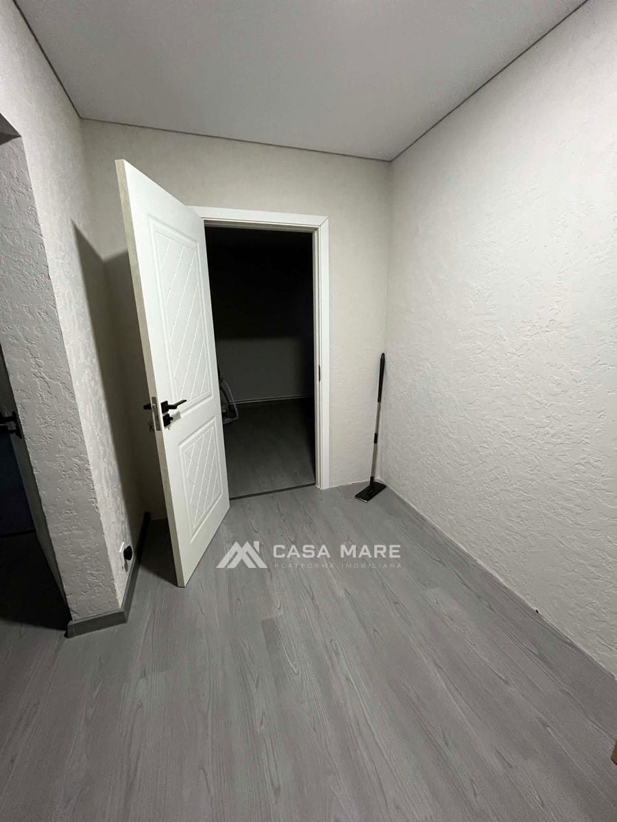 Apartament cu 3 camere, 90 m², Roșcani 8