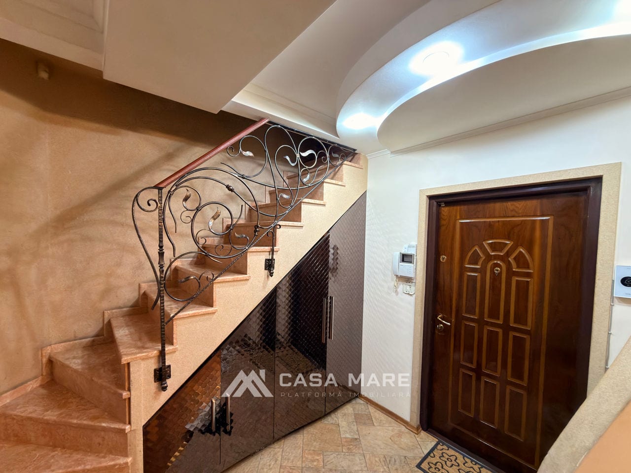 Apartament cu 3 camere, 158 m², Codru 13