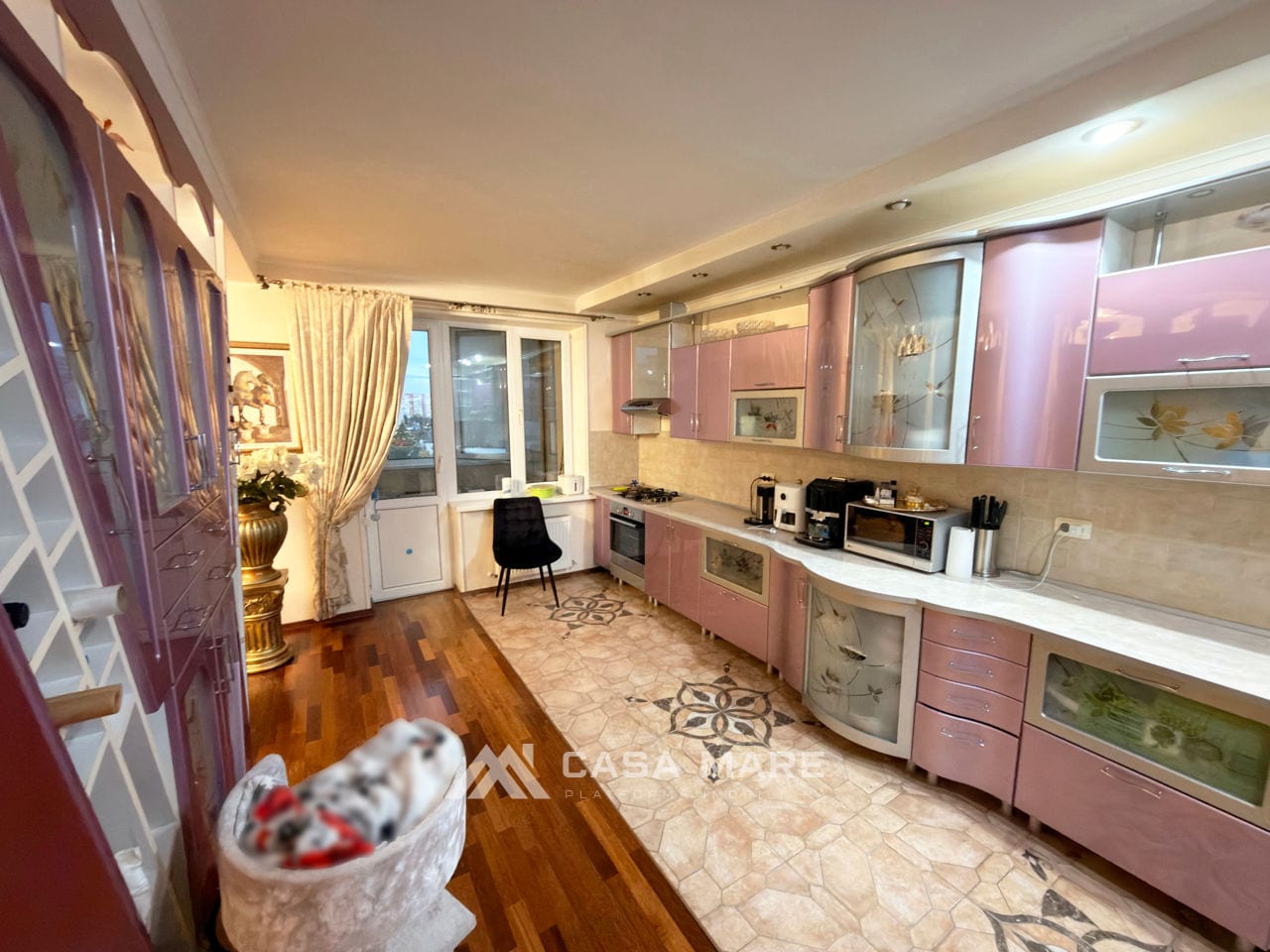 Apartament cu 3 camere, 158 m², Codru 1