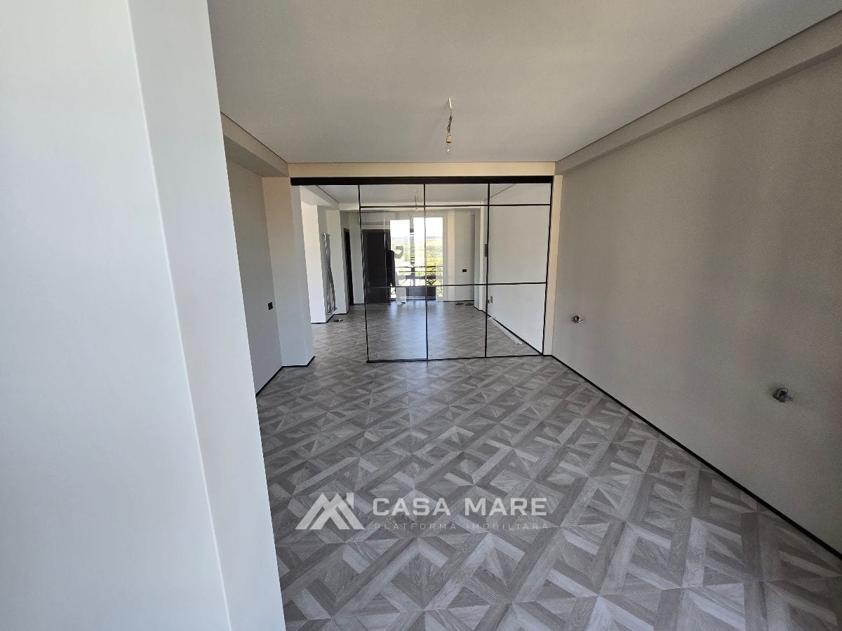 Apartament cu 2 camere, 99 m², Ialoveni 2