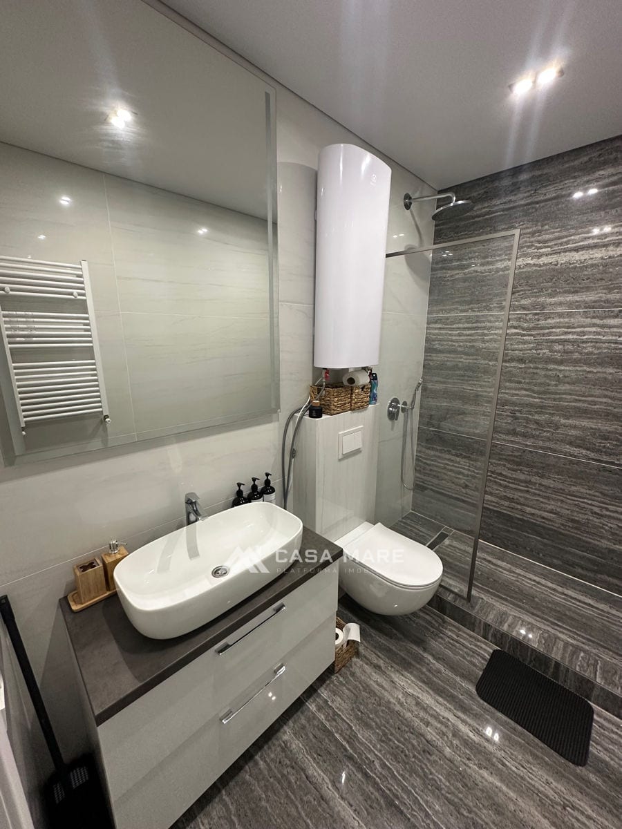Apartament cu 3 camere, 100 m², Holercani 9
