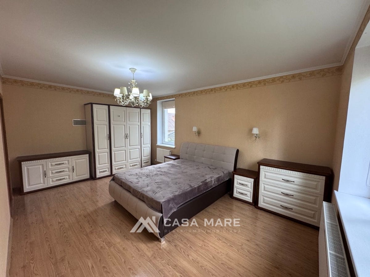 Apartament cu 3 camere, 160 m², Codru 3