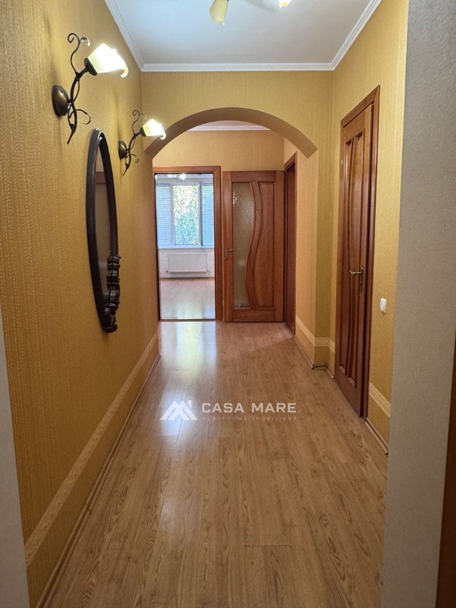 Apartament cu 3 camere, 160 m², Codru 5