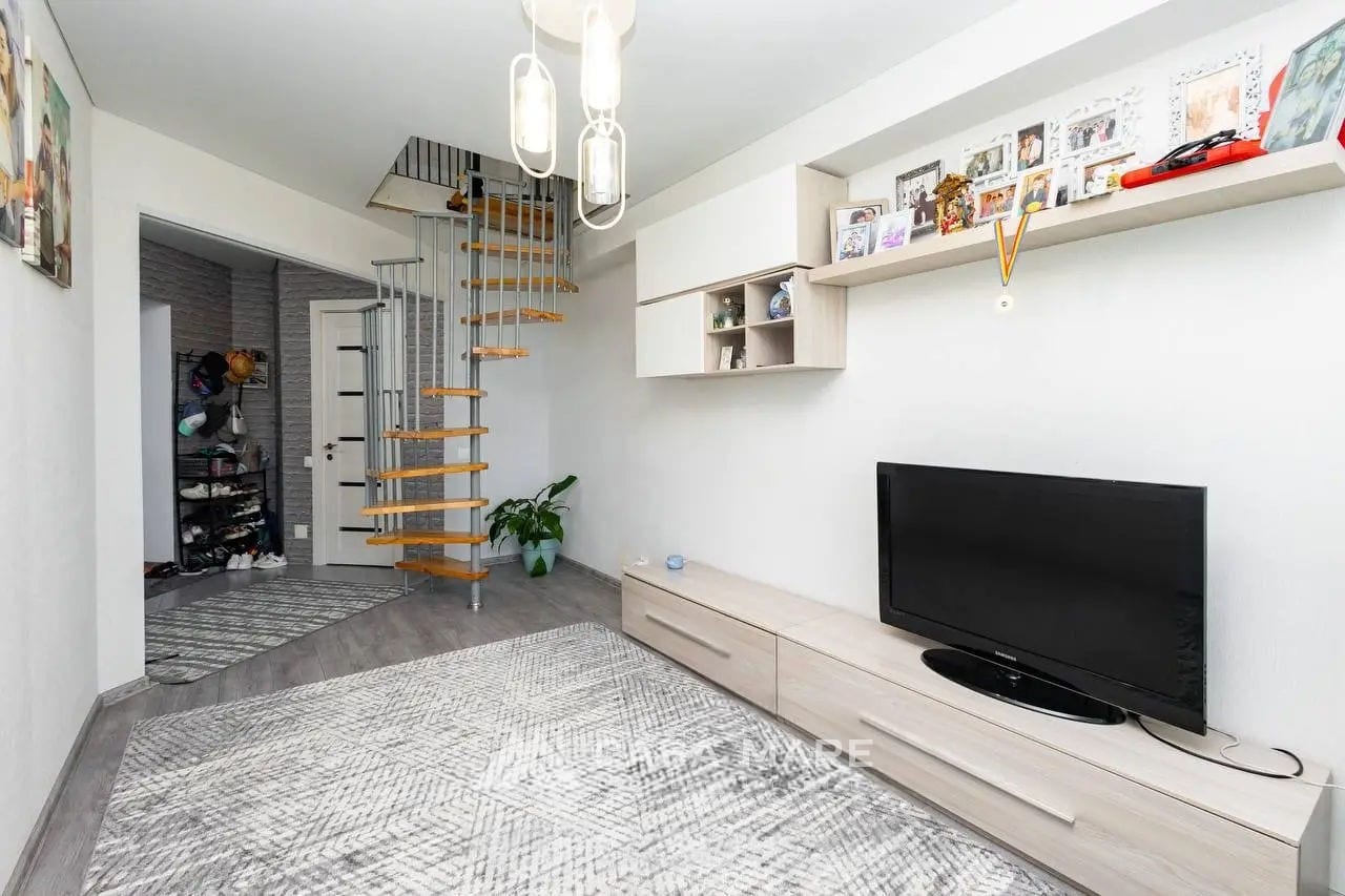 Apartament cu 3 camere, 99 m², Grătiești 2