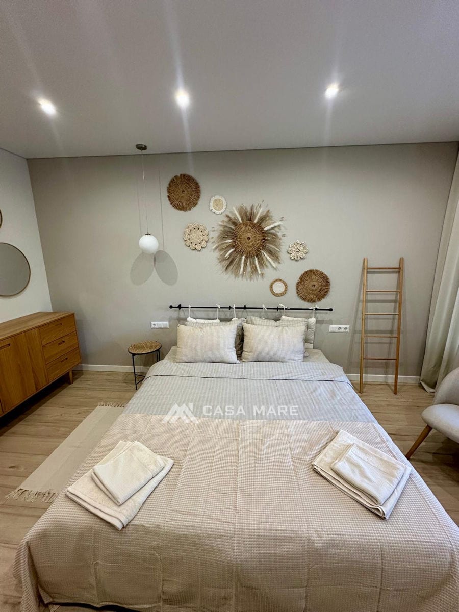 Apartament cu 3 camere, 100 m², Holercani 2