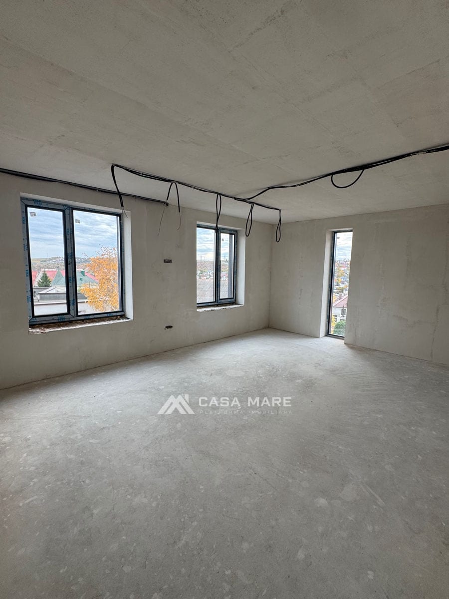 Casă cu 7 camere, 400 m², Codru 3