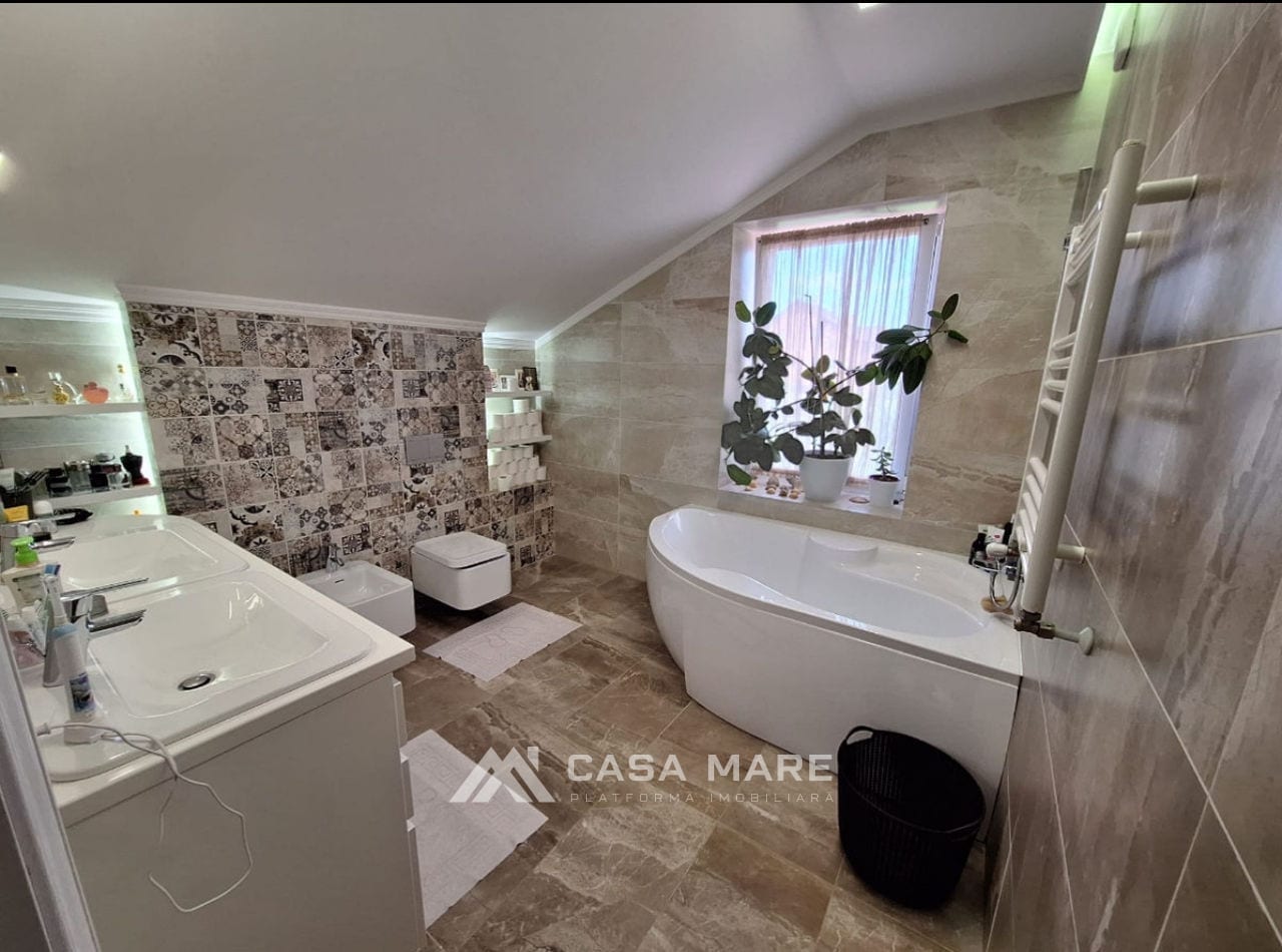 Casă cu 3 camere, 290 m², Dumbrava 10