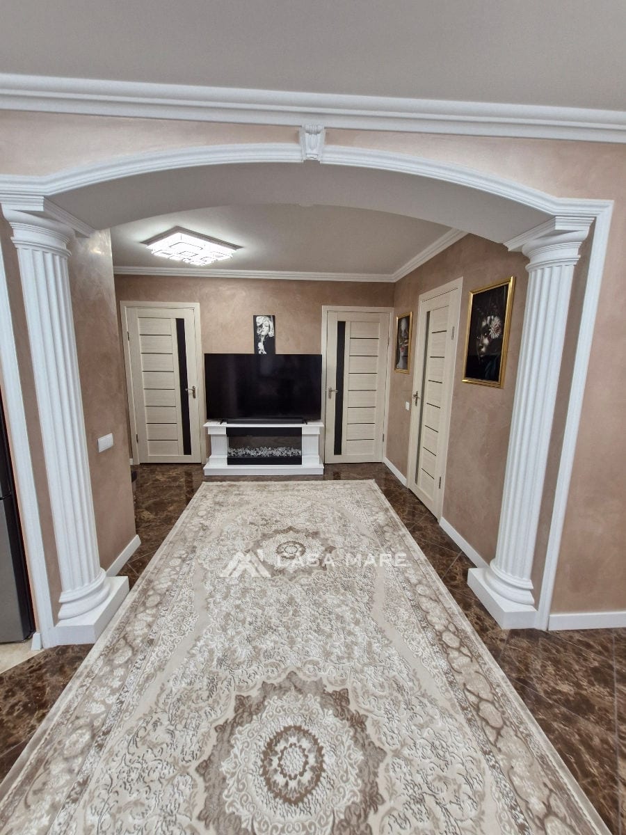 Apartament cu 3 camere, 74 m², Hîncești 1