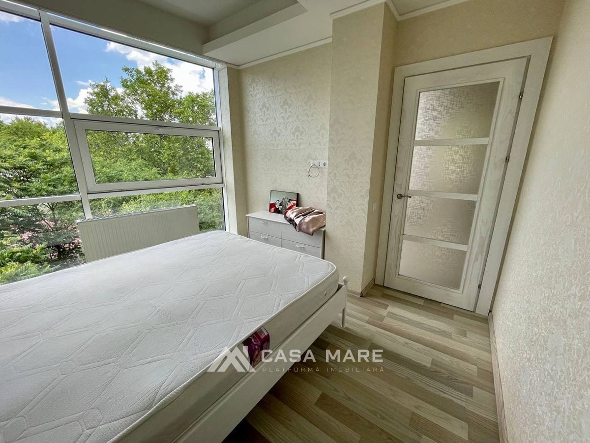 Apartament cu 2 camere, 68 m², Centru, Chișinău 2