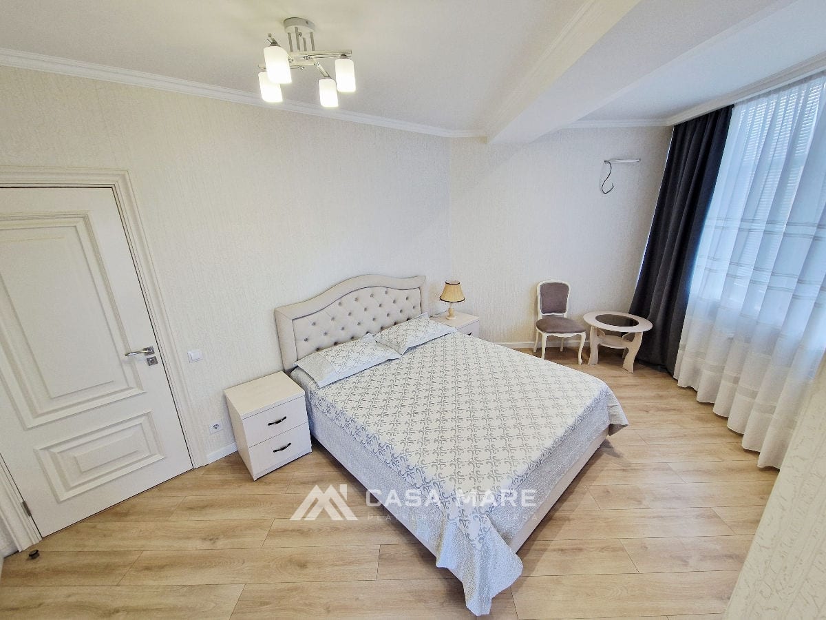 2-комнатная квартира, 98 м², Центр, Кишинёв 1