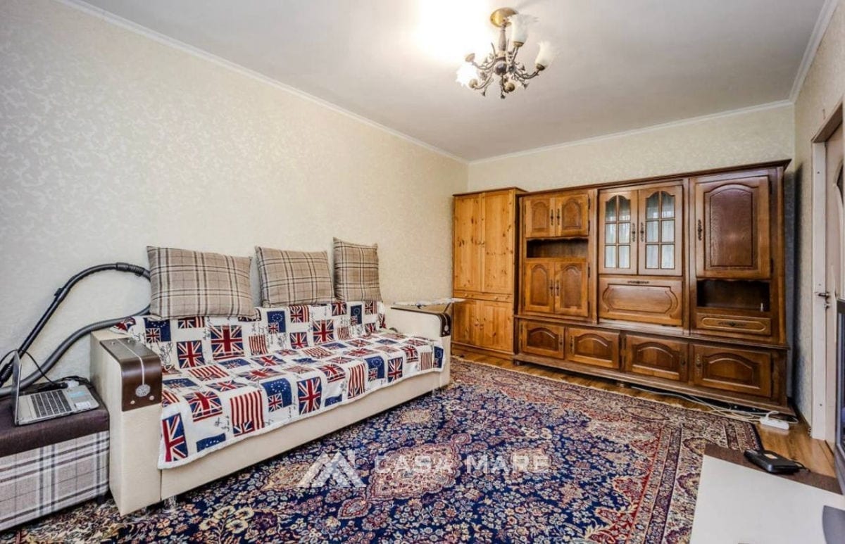 1-комнатная квартира, 35 м², Кишинёв 4