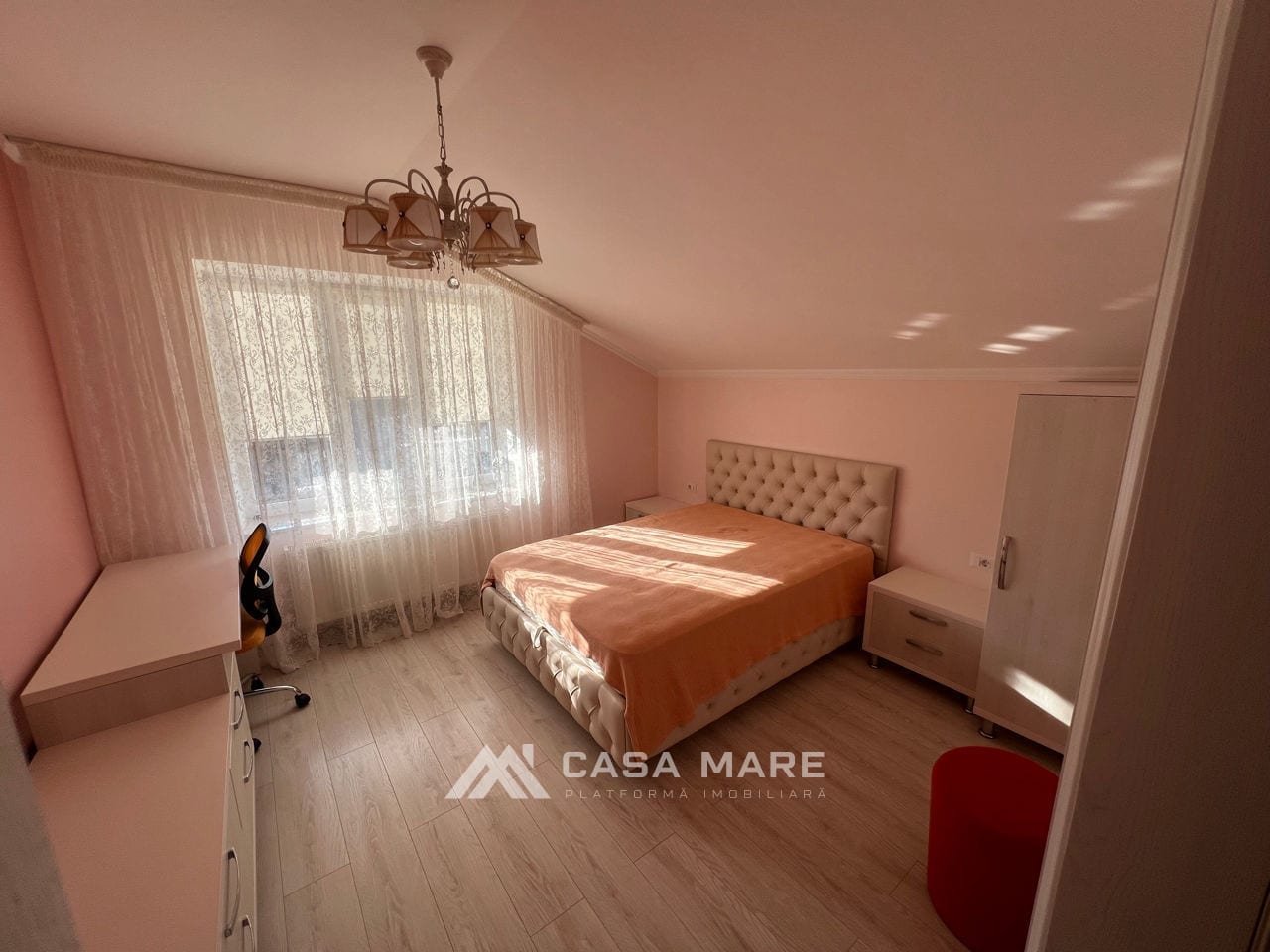 Casă cu 3 camere, 290 m², Dumbrava 7