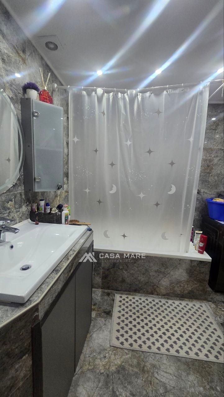 Apartament cu 3 camere, 125 m², Durlești 8