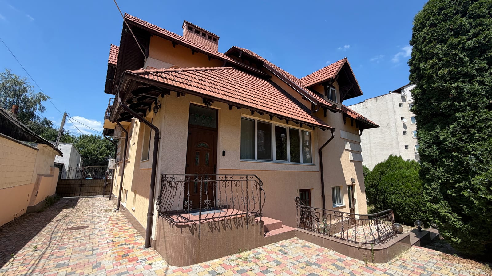 Chirie casă cu 6 camere |350 m²| Centru