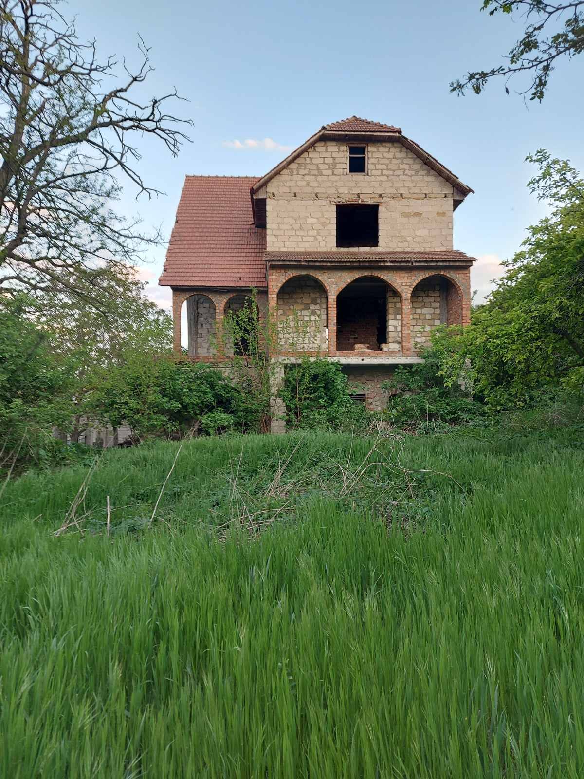 Casă cu 5 camere, 220 m², Ialoveni