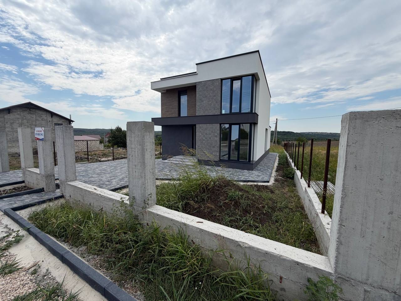 Casă cu 4 camere, 239 m², Budești