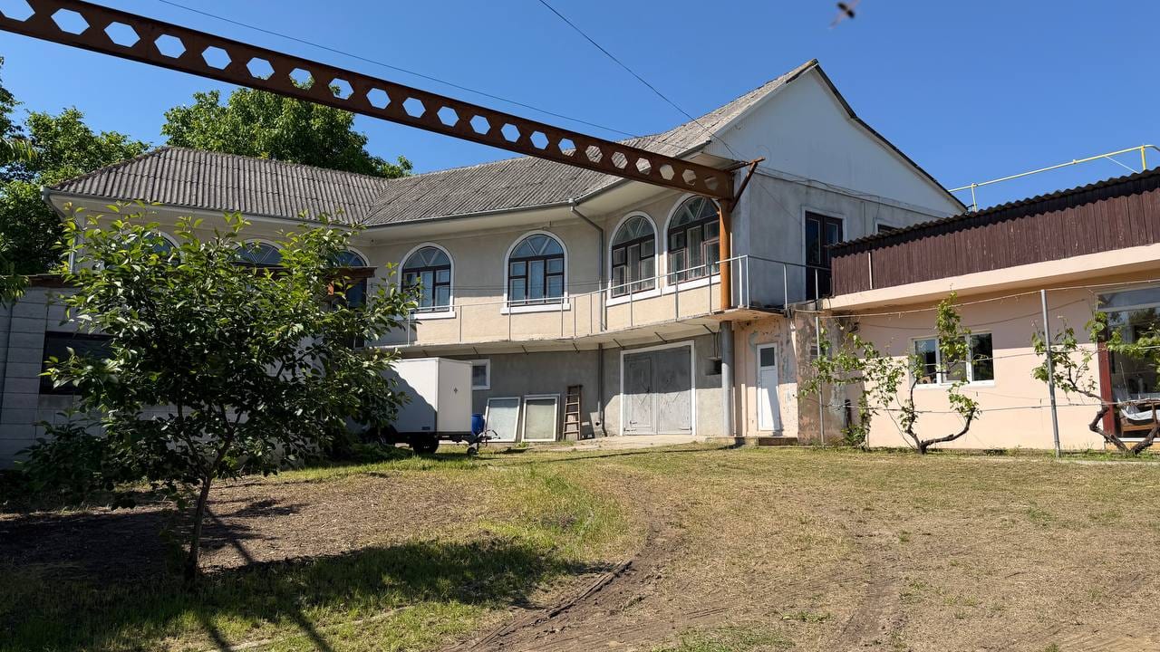 Casă cu 6 camere, 214 m², Strășeni