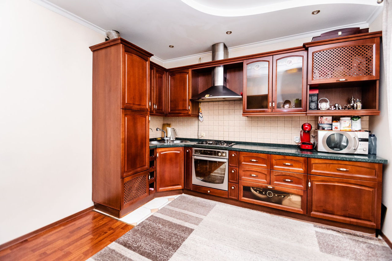 Casă cu 4 camere, 250 m², Centru, Chișinău