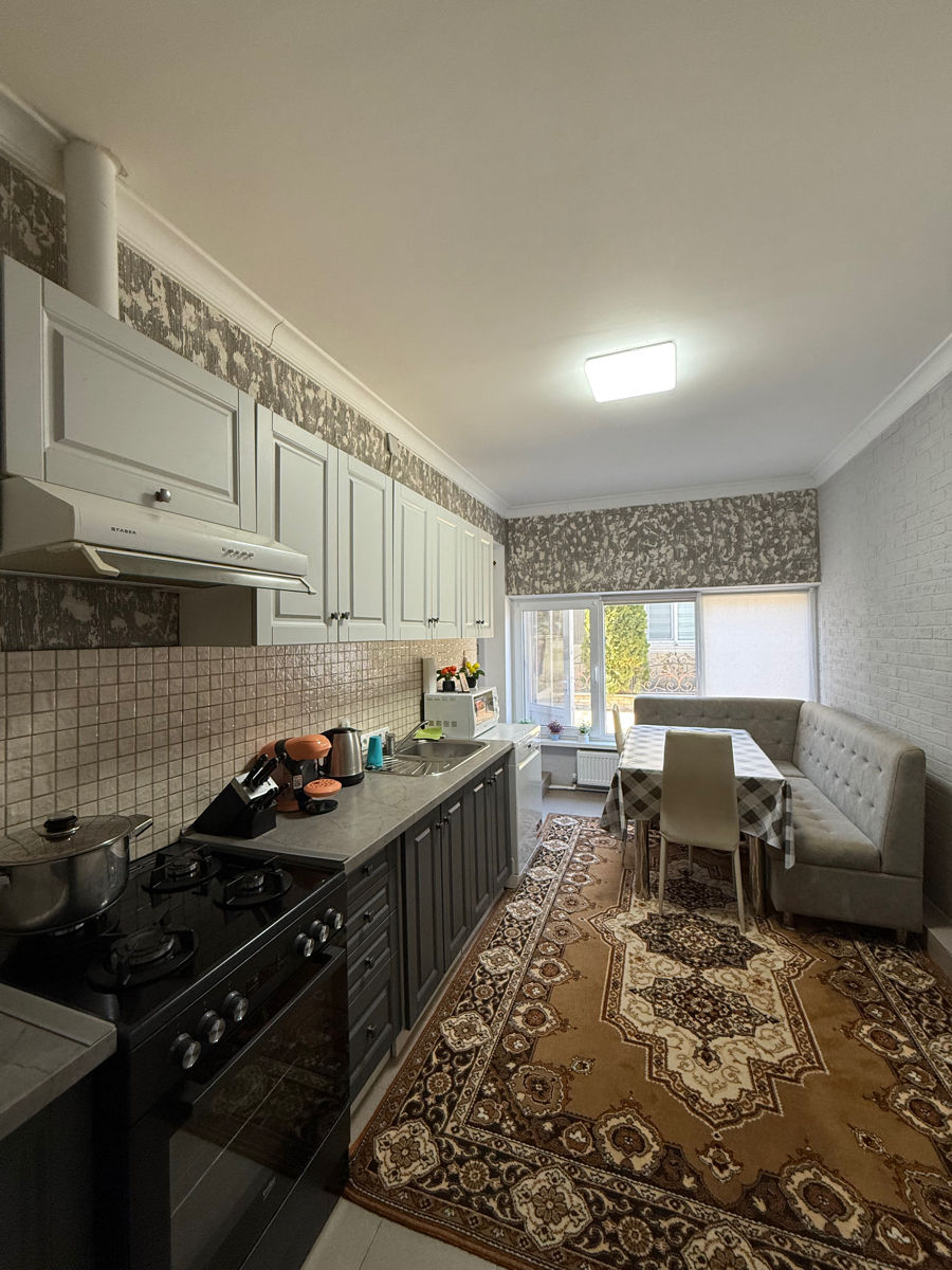 Casă cu 6 camere, 200 m², Răscăieți