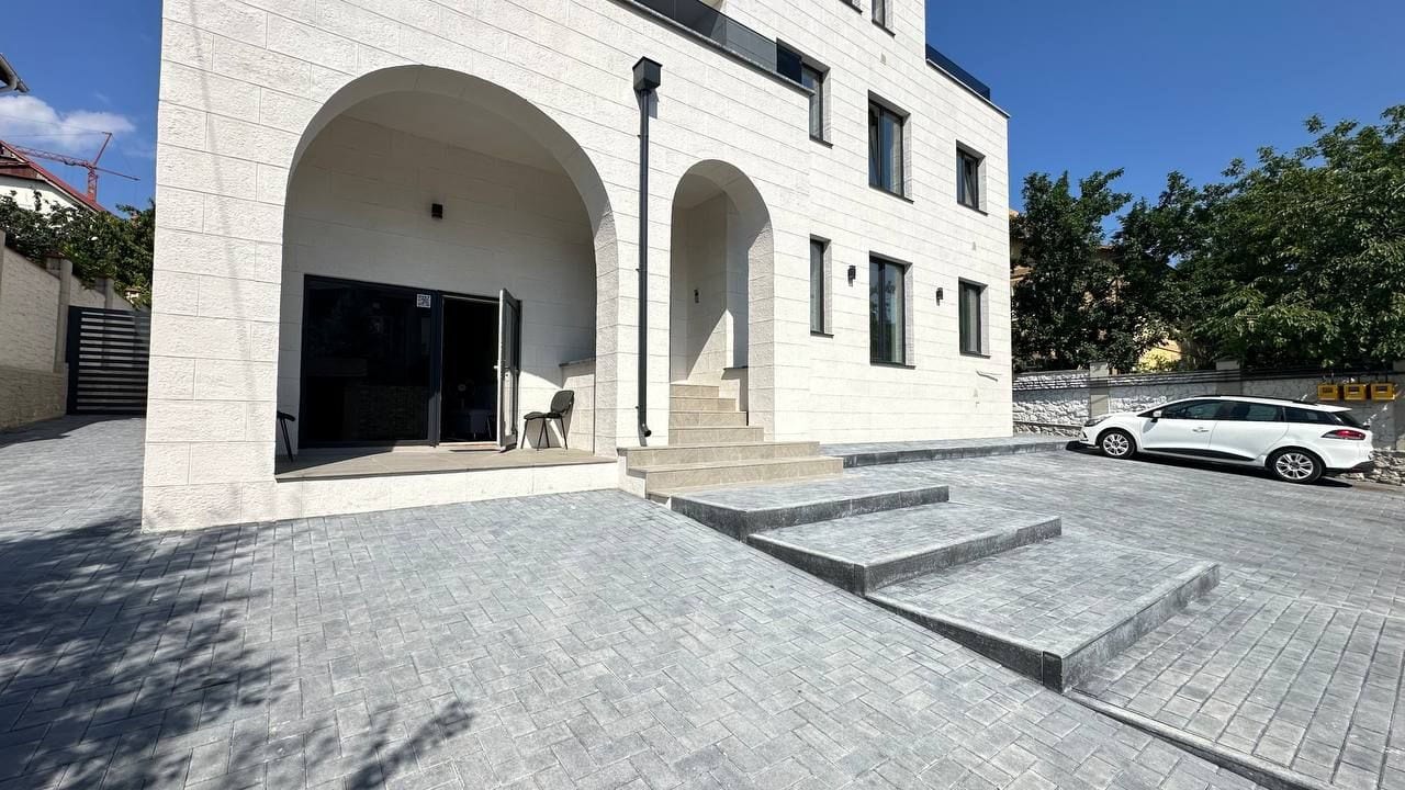 Apartament cu 4 camere, 131 m², Ialoveni
