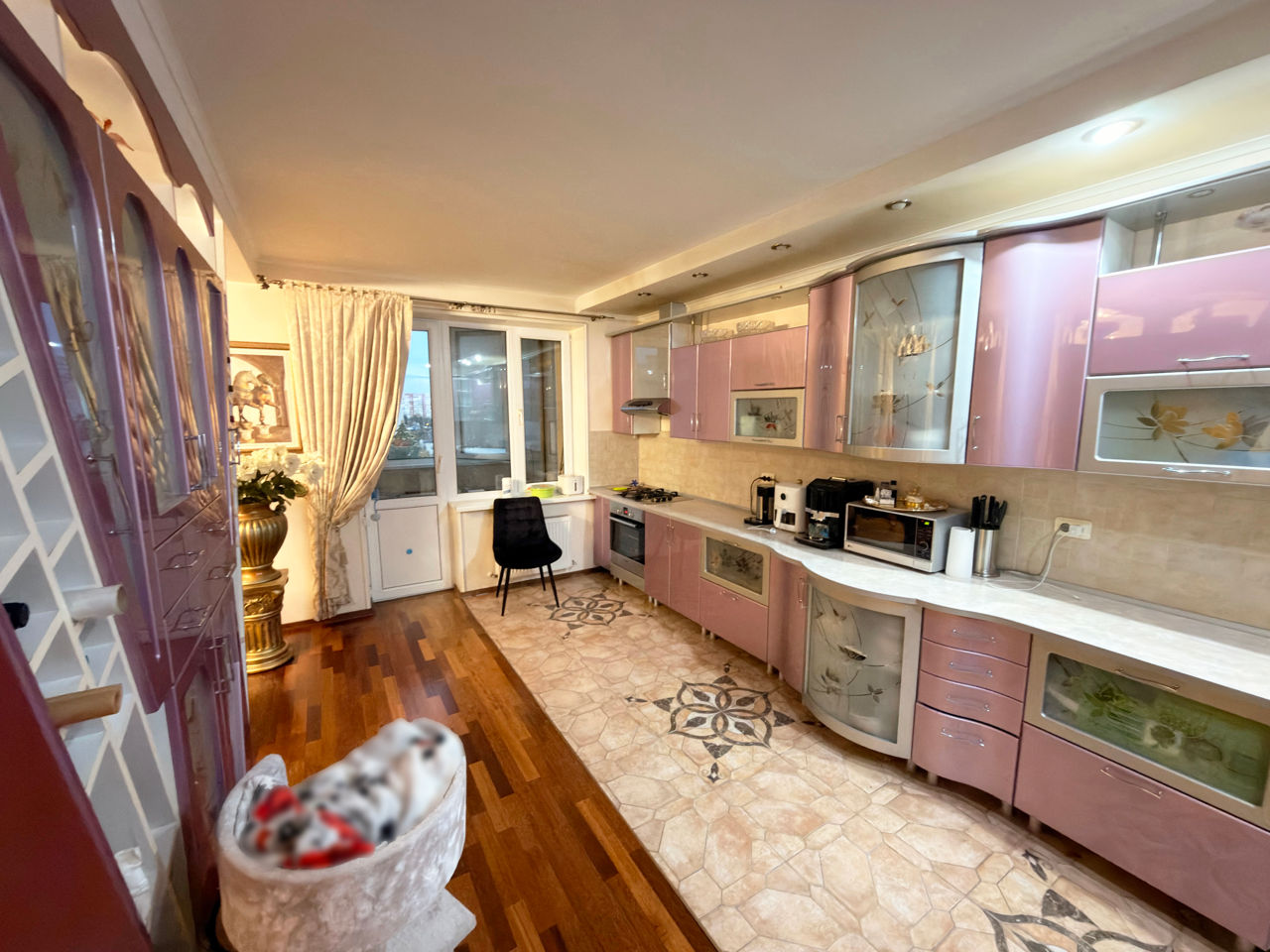 Apartament cu 3 camere, 158 m², Codru