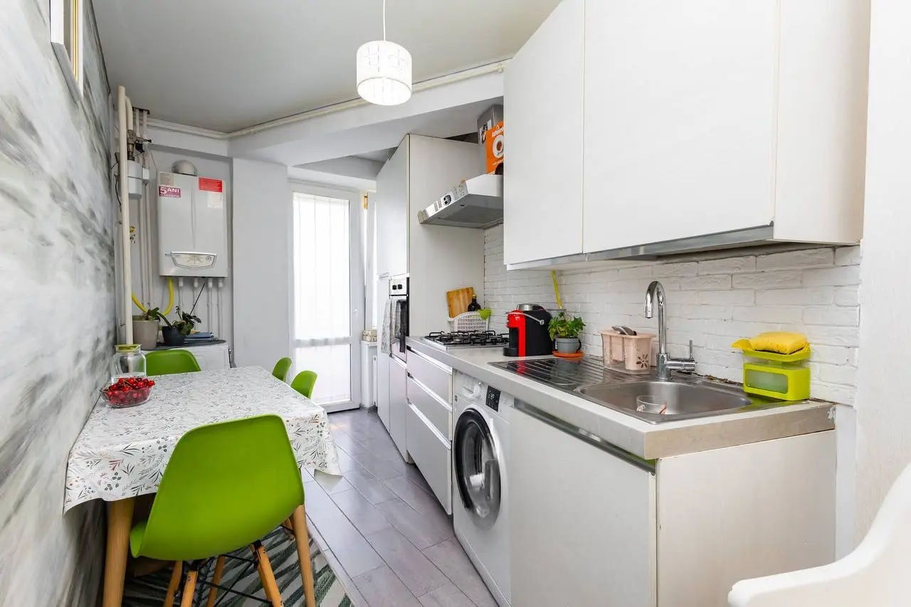 Apartament cu 3 camere, 99 m², Grătiești