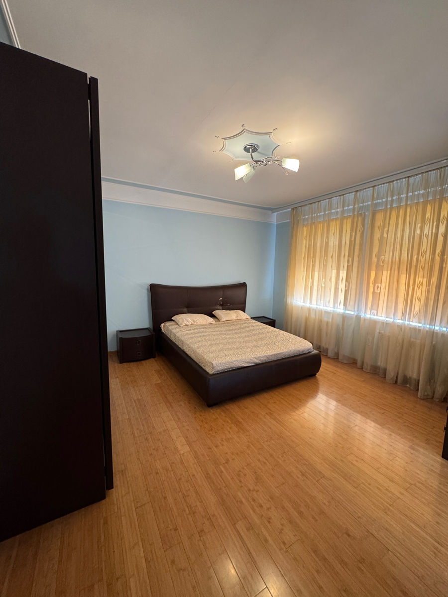 Casă cu 5 camere, 250 m², Telecentru, Chișinău