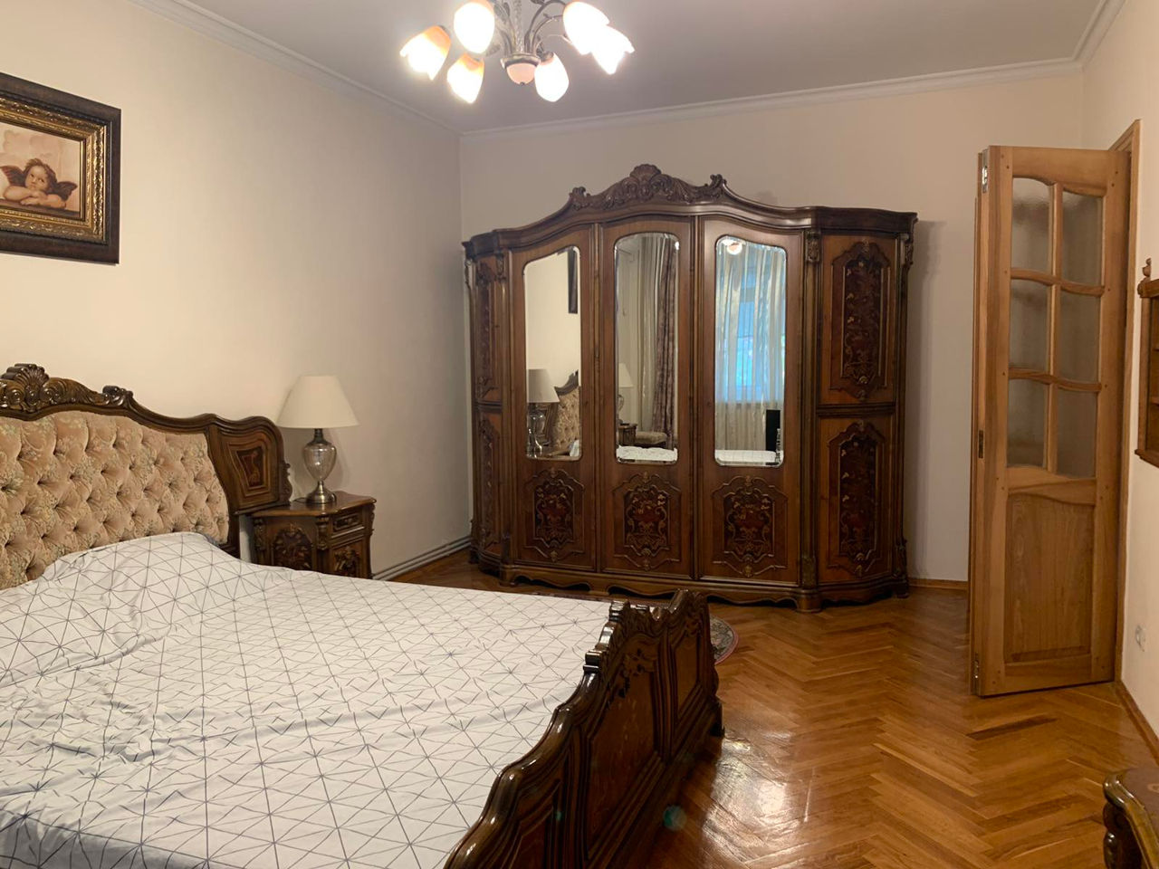 Apartament cu 106 camere, 4 m², Centru, Chișinău