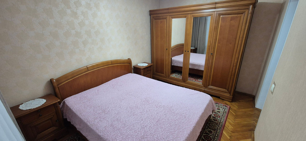 Apartament cu 3 camere și living, 80 m², Centru, Chișinău